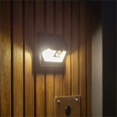 Hoselink Wide Angle Solar Wall Light with Sensor 18LED